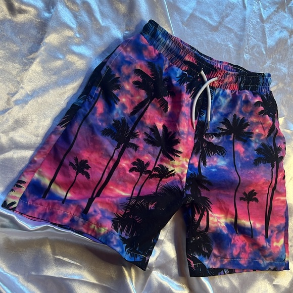 BOYS TROPICAL PRINT SWIM TRUNKS - Picture 6 of 7